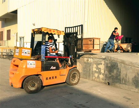 墻壁開關(guān)塑膠模具廠家