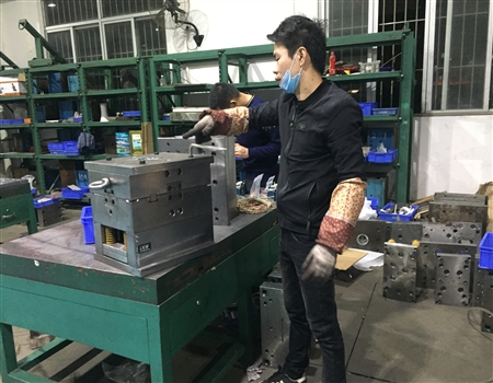 墻壁開(kāi)關(guān)塑膠模具廠家
